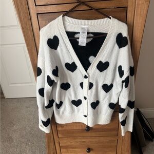 Serra White Cardigan with Black Heart Pattern